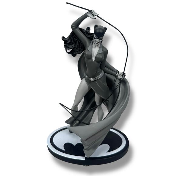 DC Direct Batman Black White Catwoman Statue Figurine by Steve Rude Limited 4000 - Picture 1 of 10